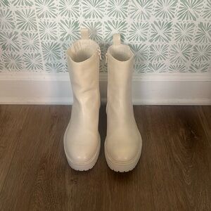 Size 9 women’s studded boots